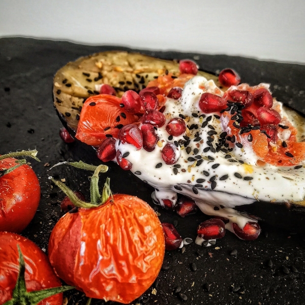 Gebackene Aubergine mit Tomaten